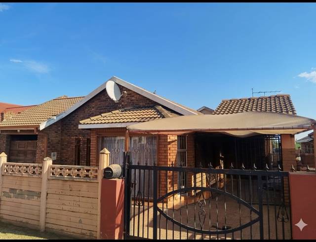 3 BEDROOM HOUSE FOR SALE IN SEBOKENG ZONE 10
